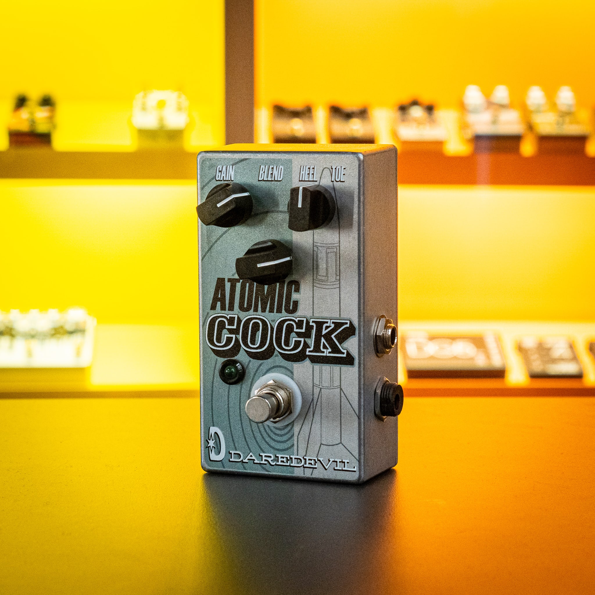 Daredevil Pedals Double Atomic Cock ワウ Daredevil Pedals Atomic Cock Review - Premier Guitar