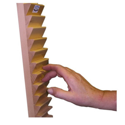 ESCALA DEDOS EN MADERA BARNIZADA1