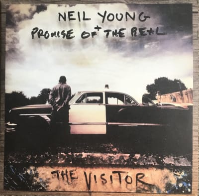 VINILO NEIL YOUNG + PROMISE OF THE REAL/ THE VISITOR 2LP