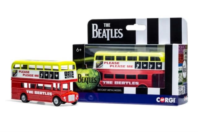 AUTO COLECCIONABLE - THE BEATLES - LONDON BUS - 'PLEASE PLEASE ME' DIE CAST 1:64 SCALE1