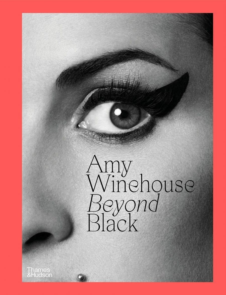 LIBRO AMY WINEHOUSE - BEYOND BLACK1