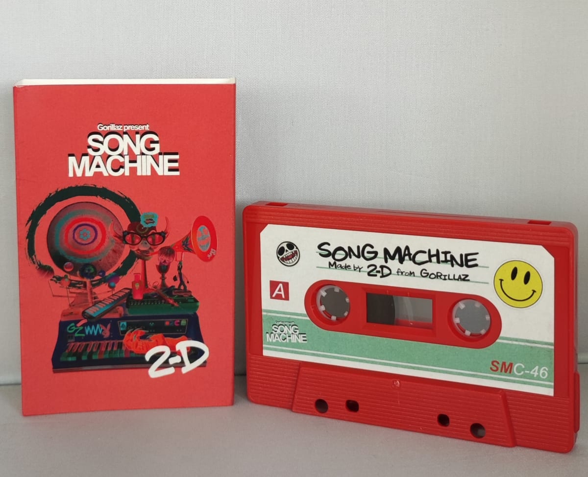 CASSETTE GORILLAZ/ SONG MACHINE. SEASON ONE: STRA (Red) 1MC1