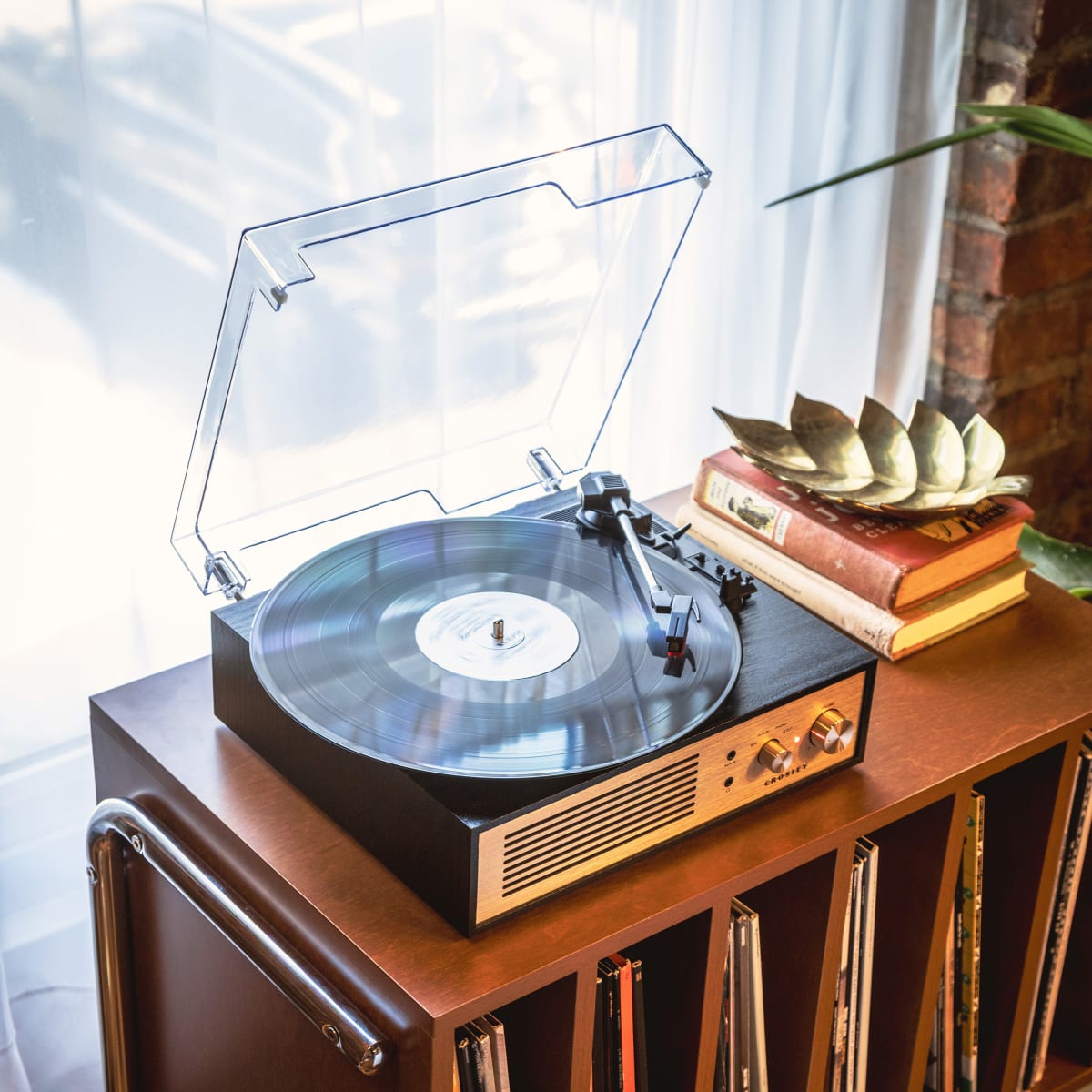 TORNAMESA CROSLEY/ RECORD PLAYER BT MILES BLACK2