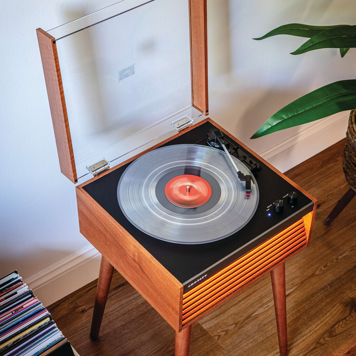 TORNAMESA CROSLEY/ DEAN RECORD PLAYER BT BROWN3