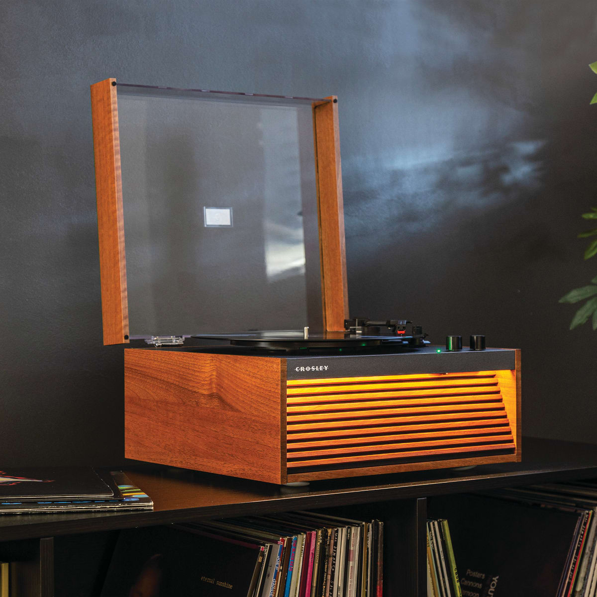 TORNAMESA CROSLEY/ DEAN RECORD PLAYER BT BROWN4