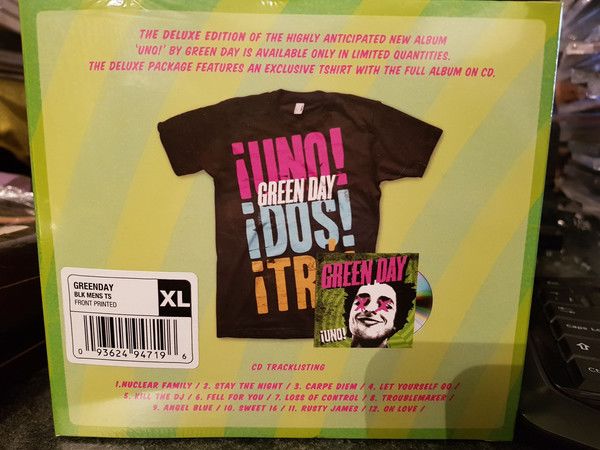 CD GREEN DAY/ BUNDLE- T-SHIR XL 1CD1