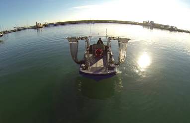 BARCO DE LIMPIEZA SUPERFICIAL DEL AGUA DE MAR O LAGUNAS1