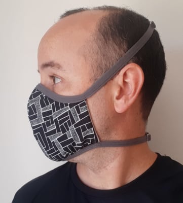 Mascarilla Antifluido Adulto Ajustable Laberinto Negro