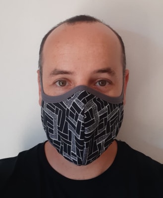 Mascarilla Antifluido Adulto Ajustable Laberinto Negro