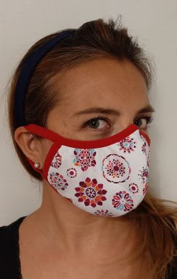 2 Mascarillas Antifluidos Mujer Flores Rosadas + 1 Alcohol Gel 100ml