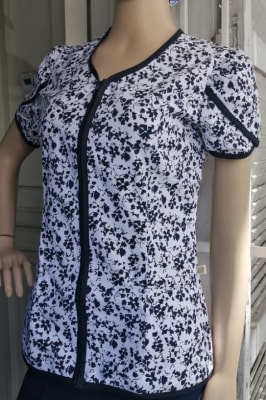 Uniforme Clínico Delantal Narciso Lin Az. Marino Flor otoño 1