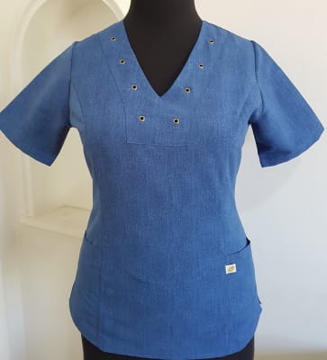 Uniforme Clinico Delantal Pensamiento con Ojetillos A.F Uni Liso Jeans1