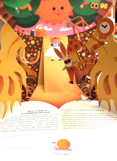 CUENTOS POP UP: ALICIA EN EL PAIS DE LAS MARAVILLAS2