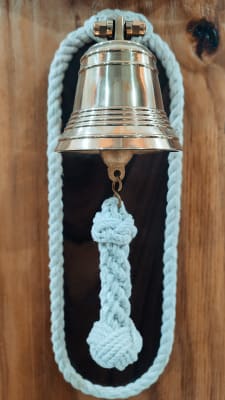 Campana Bronce con Placa Madera 31x10 CM