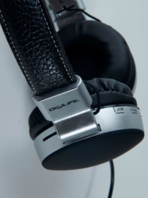 Audífono Digilife Vogue Dark Bluetooth On-Ear Audífono Digilife Vogue Dark Bluetooth On-Ear