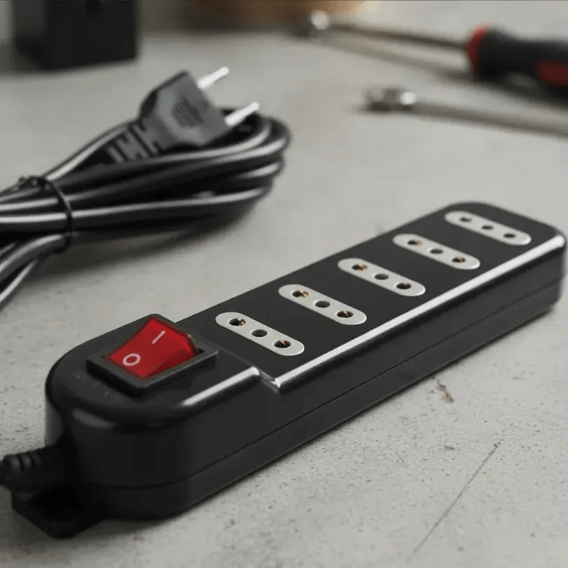 Alargador 6 Tomas con Interruptor Macrotel 3.0m3