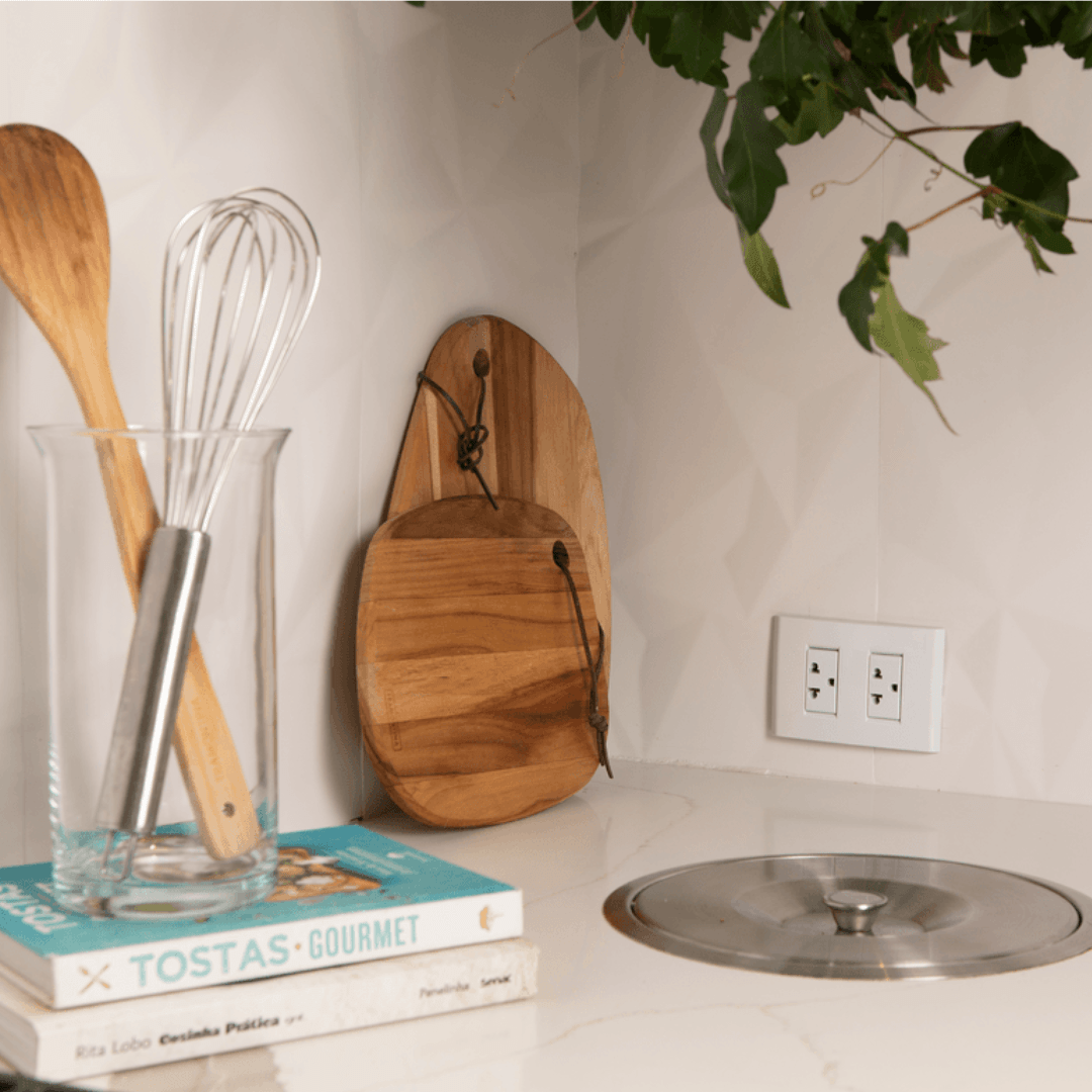 2X TOMACORREINTE 2P+T UNIV. 10-15A2