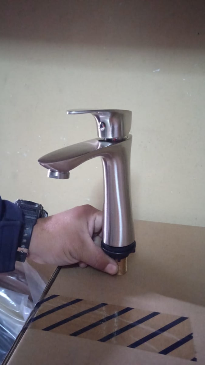 LLAVE ACERO SATINADO REDONDO BAJA L304-0191