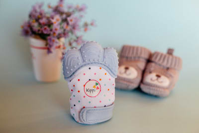 Mitón mordedor celeste1