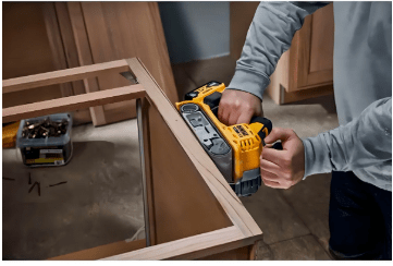 LIJADORA DE BANDA 20V DEWALT4