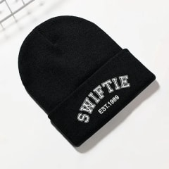 SWIFT,TAYLOR GORRO SWIFTIE
