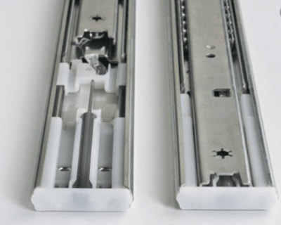 BISAGRA INVISIBLE CAFÉ PLÁSTICA 12 MM C/ TORNILLOS