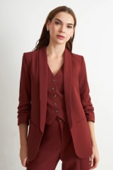 BLAZER MANGA 3/4 AJUSTADO CON SOLAPA