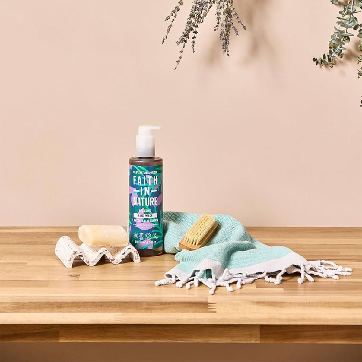 Faith In Nature Jabon de Manos Lavanda y Geranio3