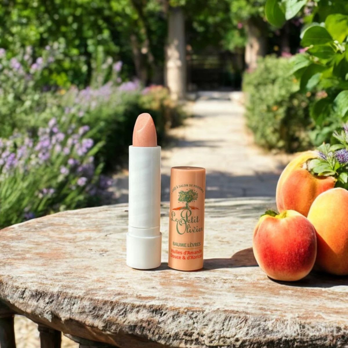 Le Petit Olivier Balsamo de Labios Brillo con Aceites de Almendra y Damasco4