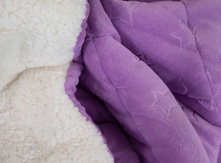 CUBRECAMA SHERPA CORAL EMBOSSED KIDS 1.5 PLAZAS LILA3