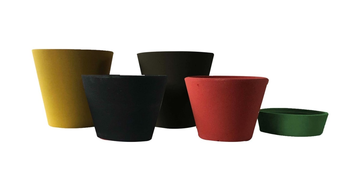 Set 5 Maceta Arena 1 Alto 20x20x18 cm Gris 1 Alto 20x20x18 cm Mostaza 1 Mediano 15x15x13cm Negro 1 Mediano 15x15x13cm Rojo 1 Suculenta 16x16x5cm Verde1