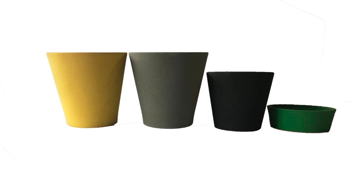 Set De 4 Maceteros Arena 1  Alto Grafito 20x20x18cm 1  Alto Mostaza 20x20x18cm 1  Mediano Negro 15x15x13cm1  Suculenta Verde 16x15x5cm7