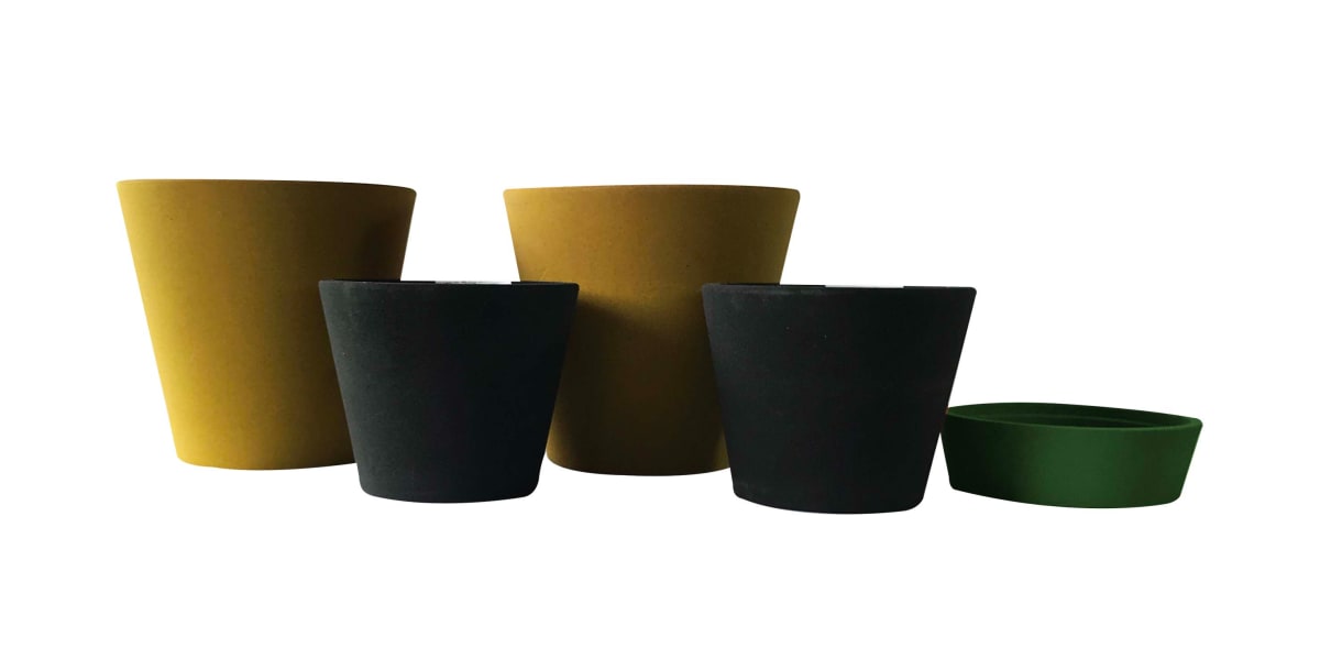 Set De 5 Maceteros Arena 2 Alto Mostaza 20x20x18cm 2 Mediano Negro 15x15x13cm1  Suculenta Verde 16x15x5cm3