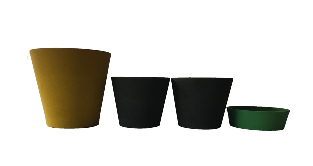 Set De 4 Macetas Arena 1 Alto Mostaza 20x20x18cm 2 Mediano Negro 15x15x13cm 1 Suculenta Verde 16x15x5cm7