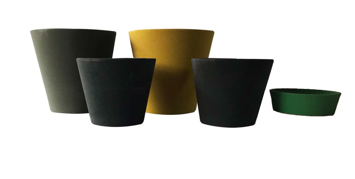 Set De 5 Maceteros Arena 1 Alto Grafito 20x20x18cm 1 Alto Mostaza 20x20x18cm 2 Mediano Negro 15x15x13cm1  Suculenta Verde 16x15x5cm7