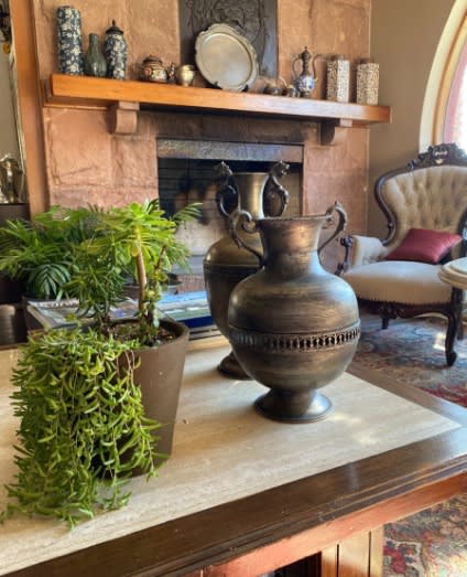 Set de 5 Maceteros Arena 1 Alto Grafito 20x20x18cm 1 Alto Mostaza 20x20x18cm 1 Mediano Rojo 15x15x13cm 1 Mediano Negro 15x15x13cm 1  Suculenta Naranja 16x15x5cm3