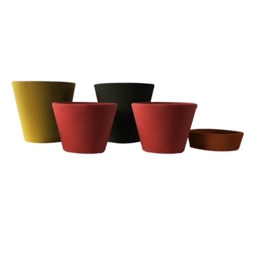 Set de 5 Maceteros Arena 1 Alto Grafito 20x20x18cm 1 Alto Mostaza 20x20x18cm 1 Mediano Rojo 15x15x13cm 1 Mediano Negro 15x15x13cm 1  Suculenta Naranja 16x15x5cm1