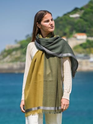 BUFANDA LANA CON SEDA CUATRO COLORES AL TONO10
