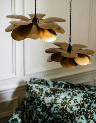 PANTALLA COSMOS DORADA MEDIANA1