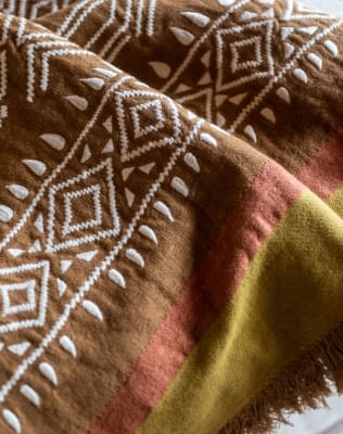 MANTA BORDADA HAVANE1