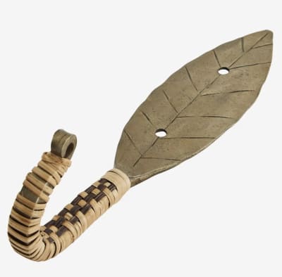 PERCHA HOJA RATTAN BRASS