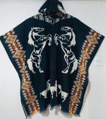 PONCHO  CABALLOS JUGANDO AZUL MARINO