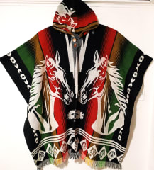 PONCHO DE ALPACA BUSTO DE CABALLOS