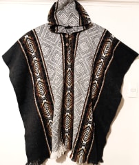 PONCHO CHACANAS NEGRO GRIS PLATA OVEJA