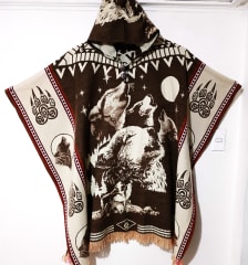 PONCHO ALPACA FAMILIA DE LOBOS