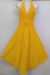 Vestido amarillo en punta