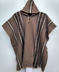 Poncho con capucha étnico