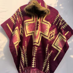 Poncho Capucha Violeta Diseño