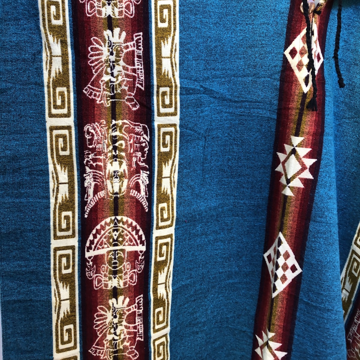 Poncho lana de Alpaca con capucha diseño Mitología Inca2