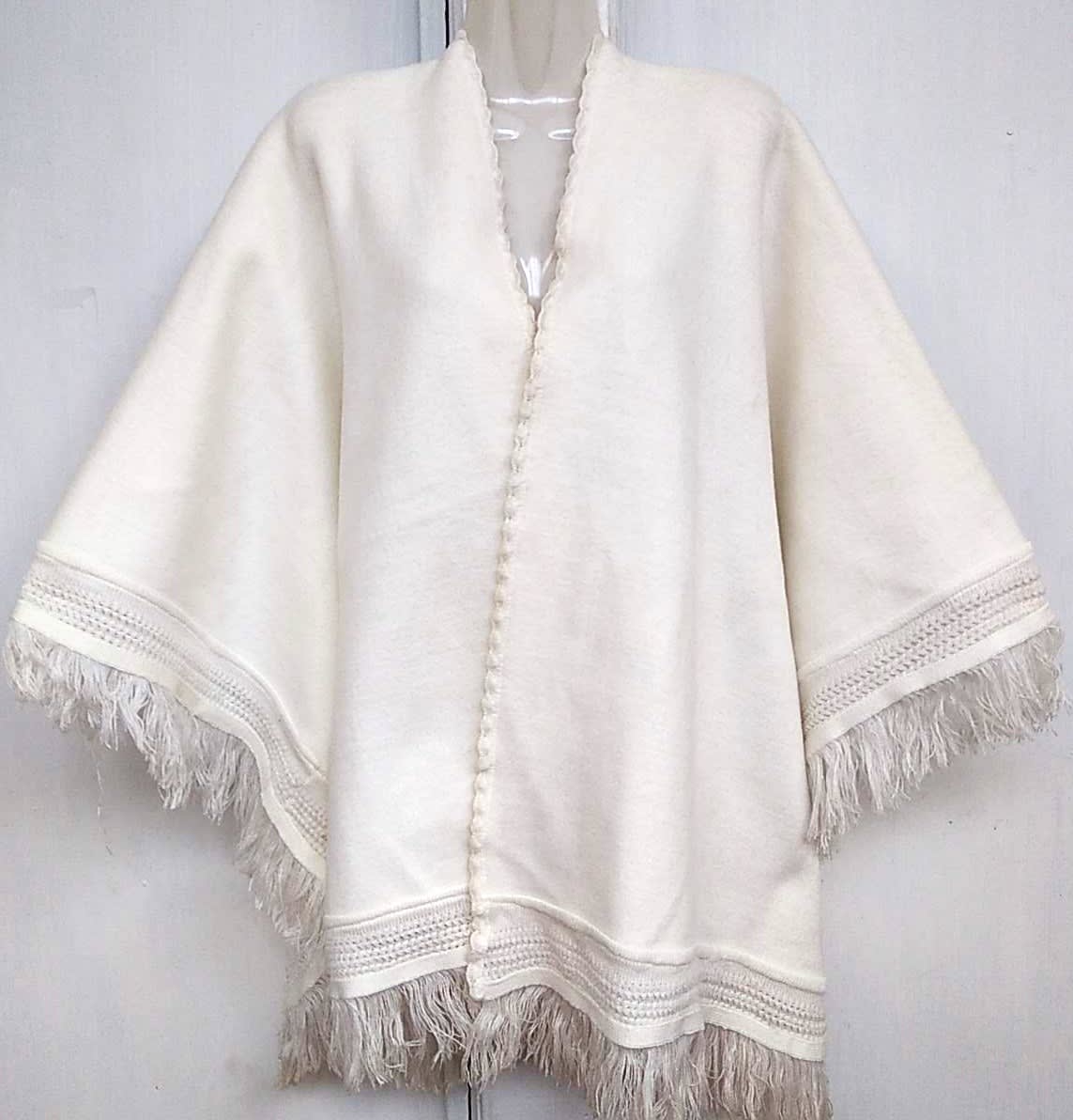 RUANA ALPACA BLANCO PERLA1